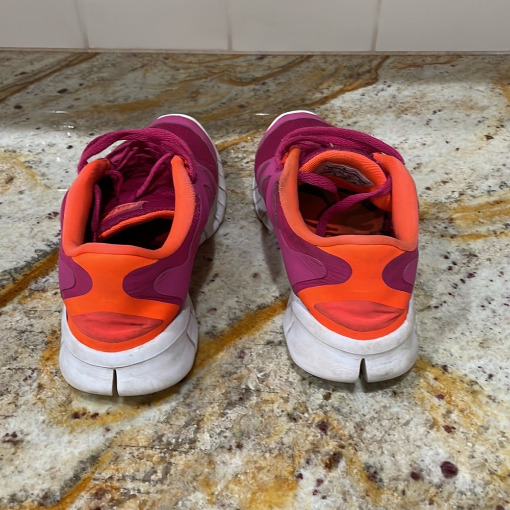 Nike Girls size 6Y Nike Free 5.0 shoe in dark pink and Orange womens size 7.5 - Picture 4 of 7